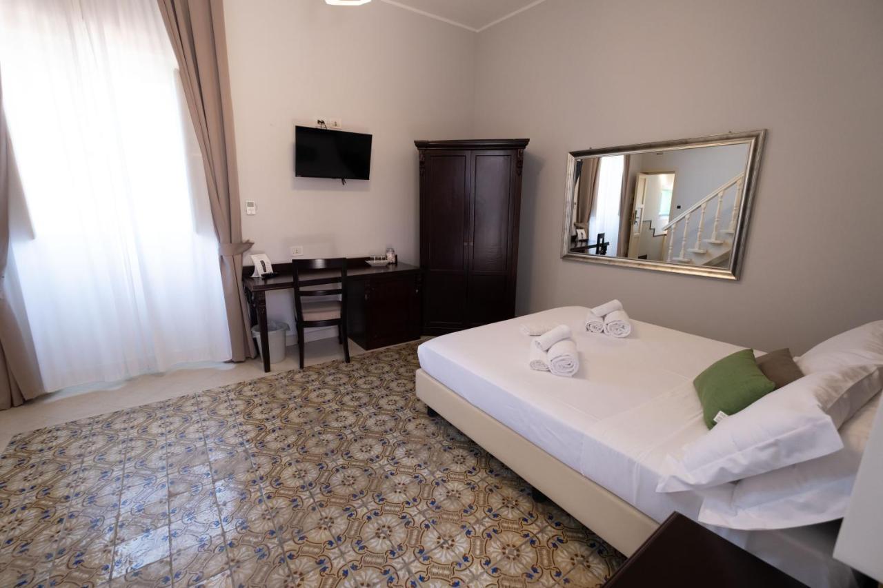 Hotel Borgo Di Ciaula Santa Flavia Bagian luar foto